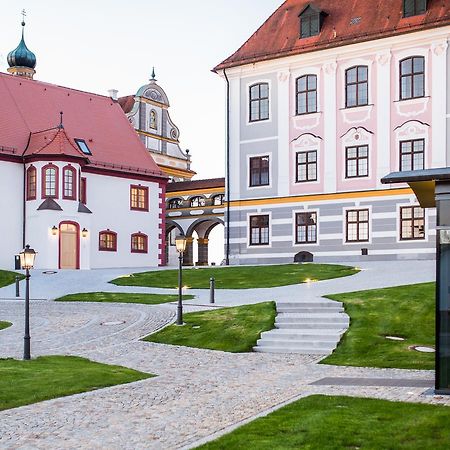 Hotel Schloss Leitheim Bagian luar foto