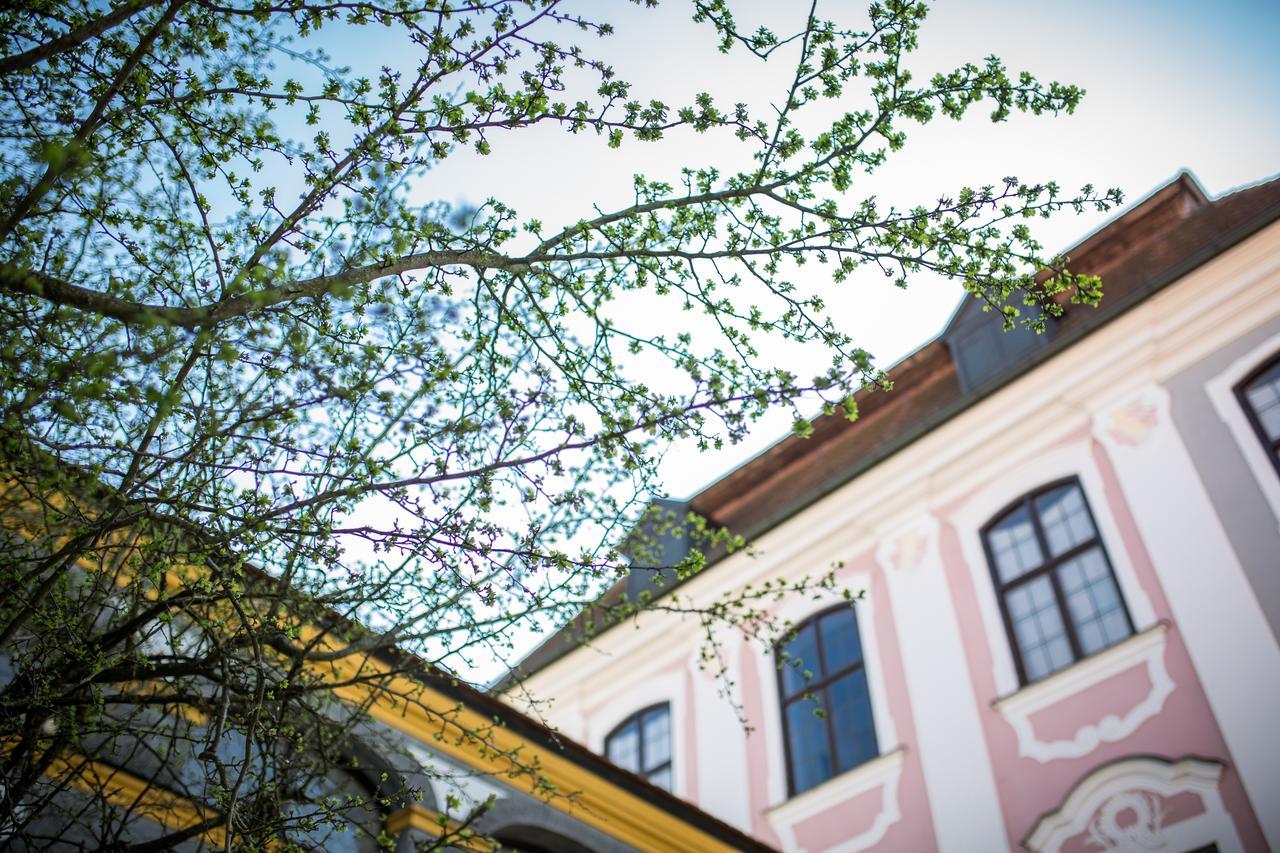 Hotel Schloss Leitheim Bagian luar foto