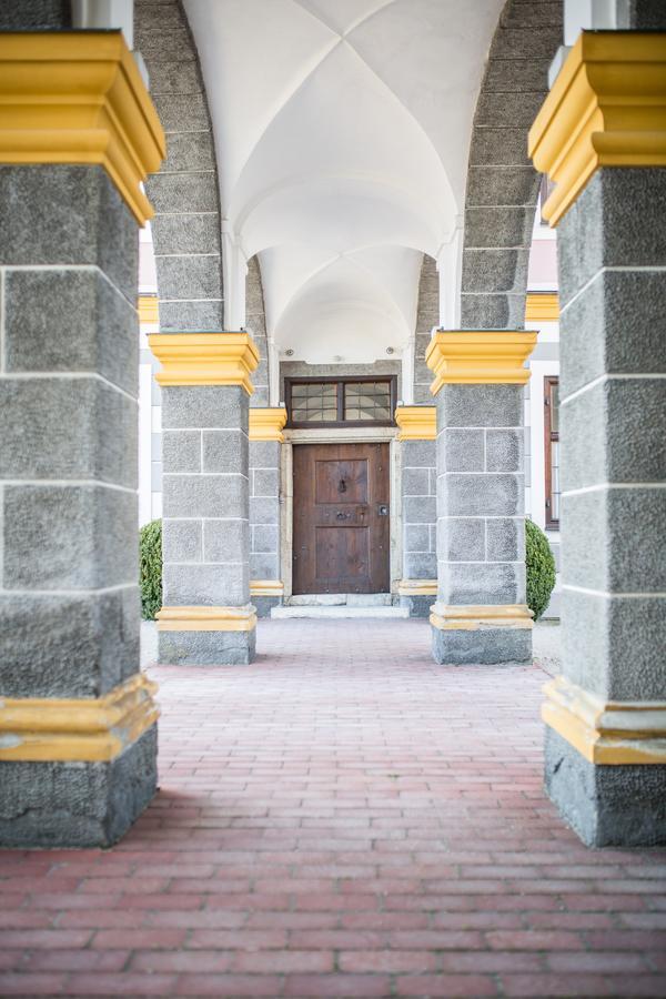 Hotel Schloss Leitheim Bagian luar foto