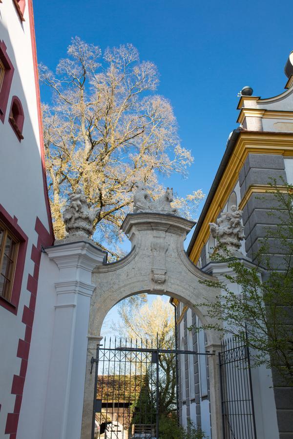 Hotel Schloss Leitheim Bagian luar foto