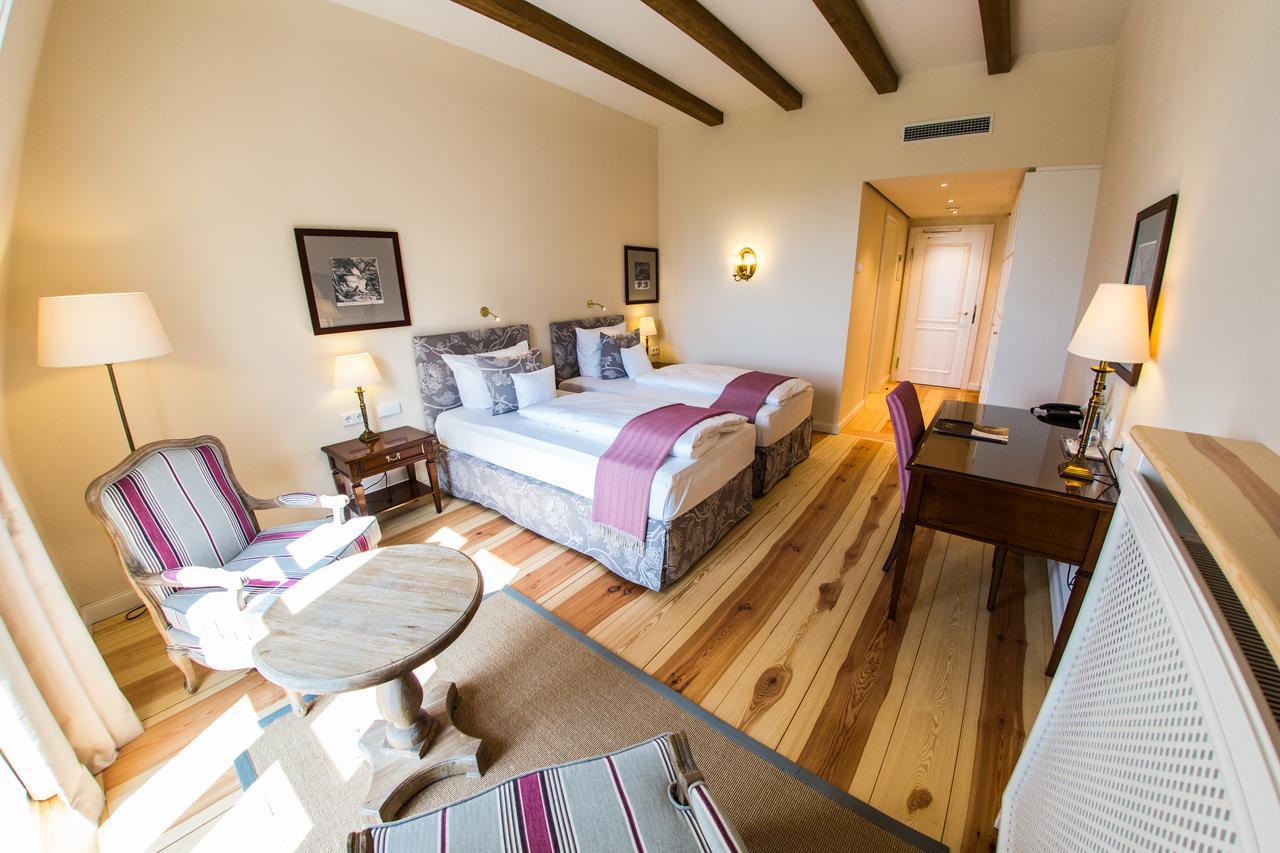 Hotel Schloss Leitheim Bagian luar foto